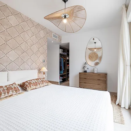 Le Penthouse De 220m2 - Jacuzzi - 3 Parkings - Climatisation - Terrasse * Menton
